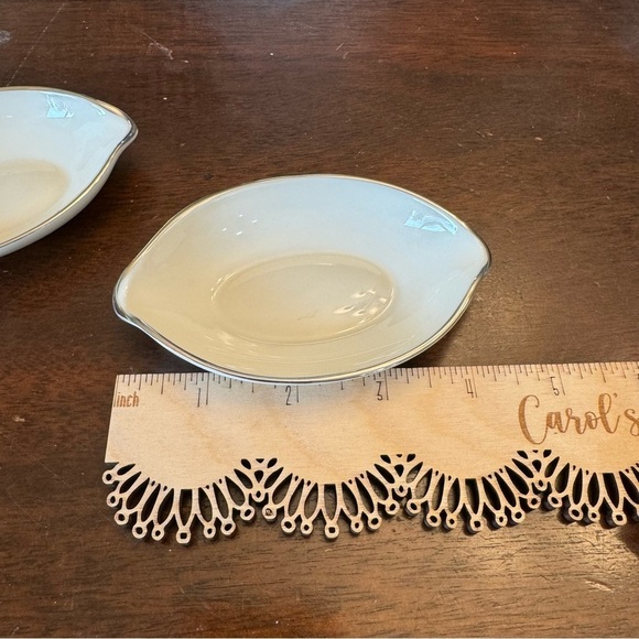 Lenox Olympia Lemon Shaped Ivory Color with Platinum Trim Trinket Dish - Picture 12 of 14